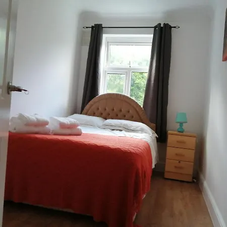 Lovely 3 Bedrooms Flat Near Romford Station With Free Parking Exterior photo