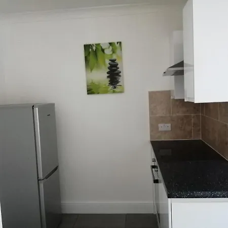 Lovely 3 Bedrooms Flat Near Romford Station With Free Parking Exterior photo
