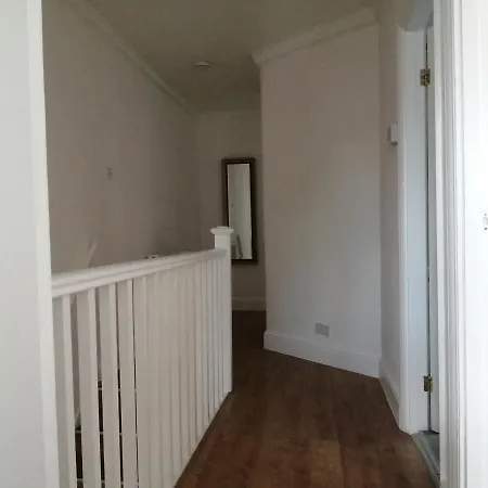 Lovely 3 Bedrooms Flat Near Romford Station With Free Parking Exterior photo