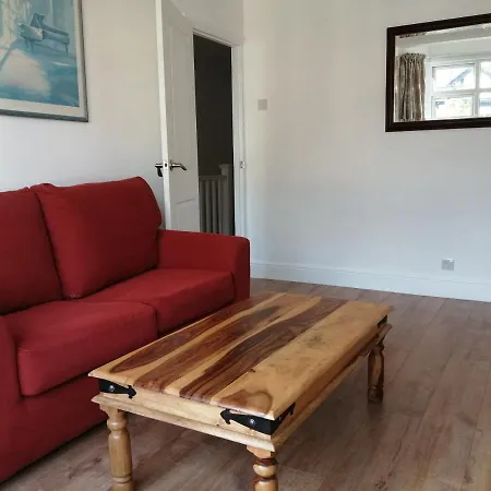 Lovely 3 Bedrooms Flat Near Romford Station With Free Parking Exterior photo