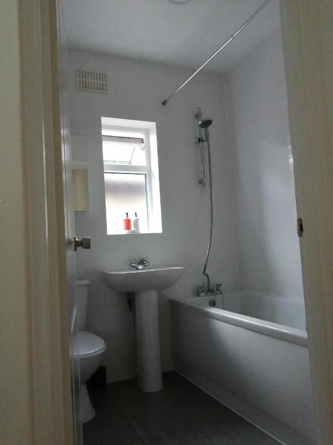 Apartment Lovely 3 Bedrooms Flat Near Station With Free Parking Romford