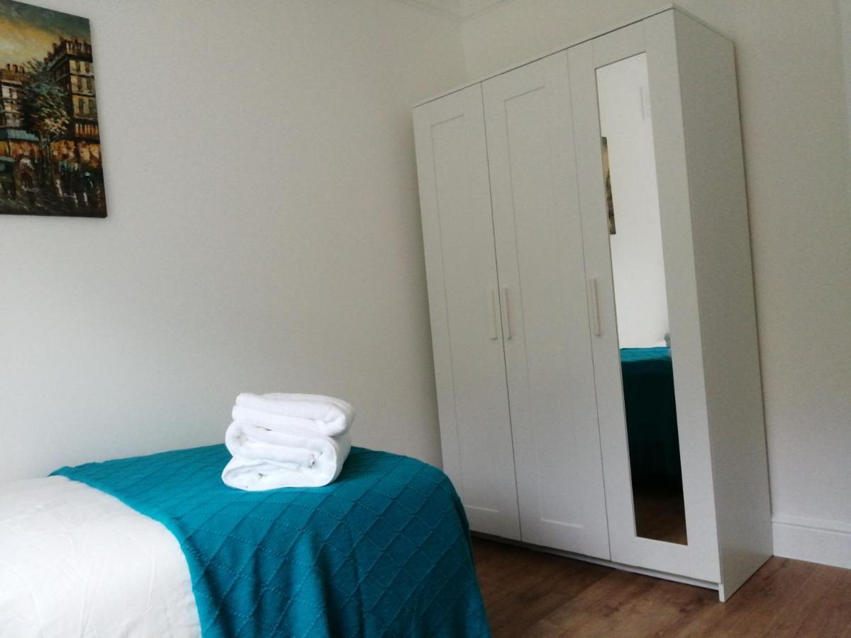 Apartment Lovely 3 Bedrooms Flat Near Station With Free Parking