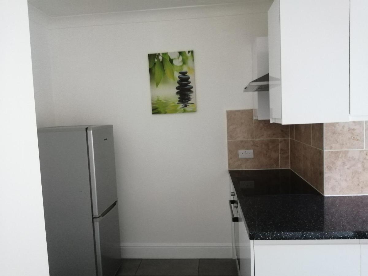 Lovely 3 Bedrooms Flat Near Station With Free Parking
