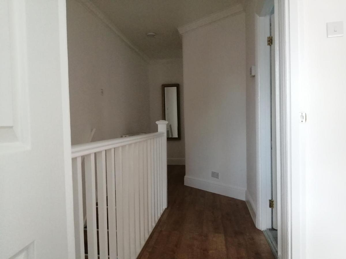 Apartment Lovely 3 Bedrooms Flat Near Station With Free Parking Romford