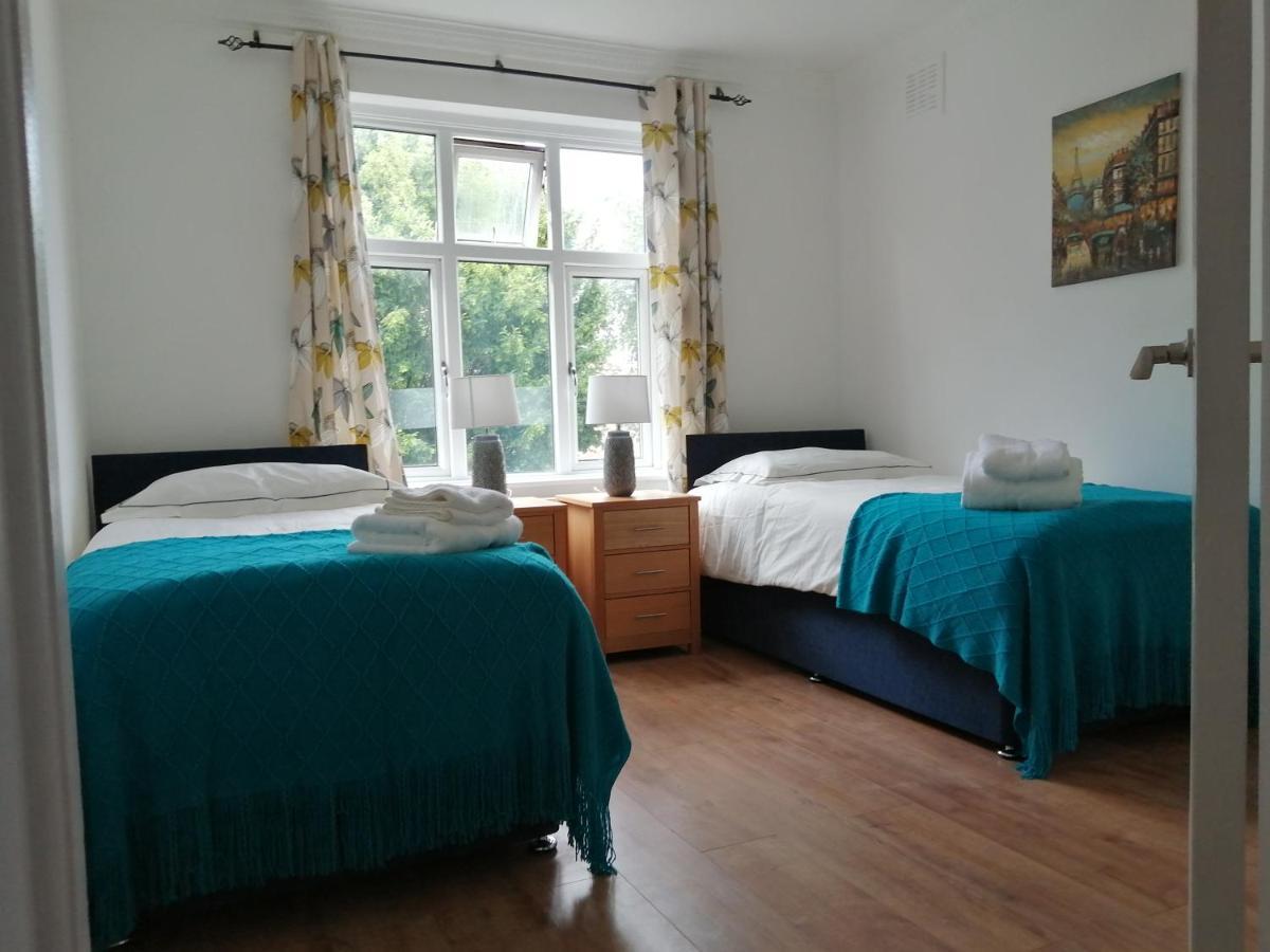 Lovely 3 Bedrooms Flat Near Station With Free Parking