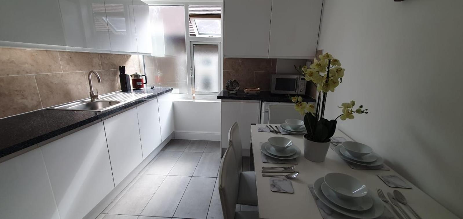 Apartment Lovely 3 Bedrooms Flat Near Station With Free Parking Romford